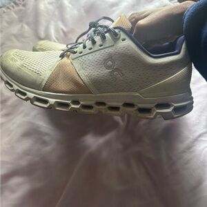 On Running women’s Tan and Gray Running Shoes